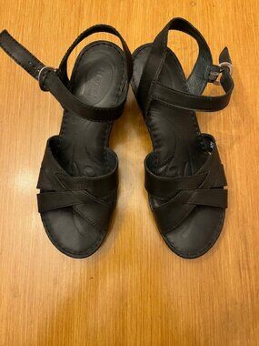 Born  Classic Black Platform Leather Sandals sz 10 sz 42